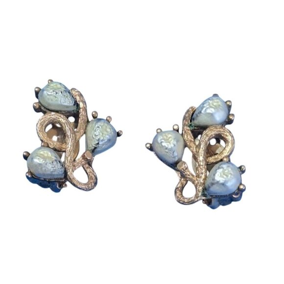 Vintage Lisner Clip-On Earrings With Faux Pearl Teardrops & Gold-Tone Metal - Picture 3 of 8